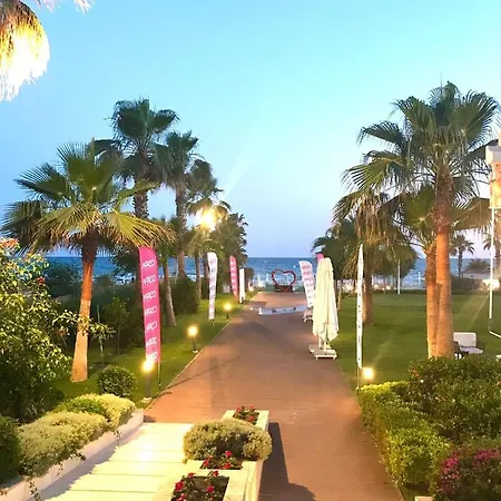 Wonderful In A Prime Location Guarantees A 5 Star 아파트 시데
