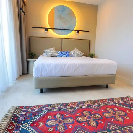 Wonderful In A Prime Location Guarantees A 5 Star * Side
