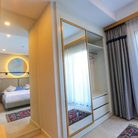 Wonderful In A Prime Location Guarantees A 5 Star * Side
