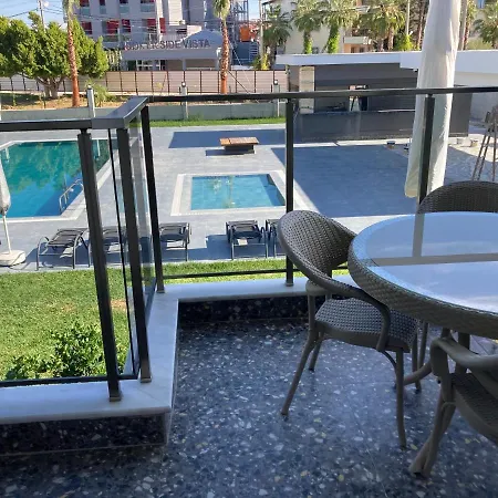 Wonderful In A Prime Location Guarantees A 5 Star Lejlighed Side
