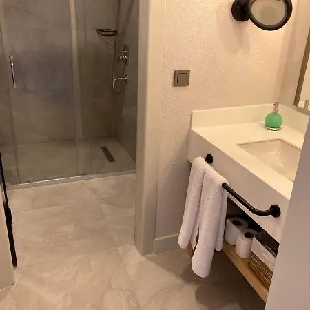 Wonderful In A Prime Location Guarantees A 5 Star Lejlighed