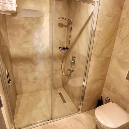 Wonderful In A Prime Location Guarantees A 5 Star Lejlighed Side
