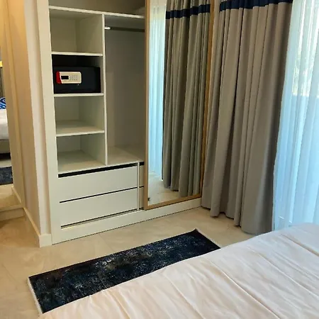 Wonderful In A Prime Location Guarantees A 5 Star * Side